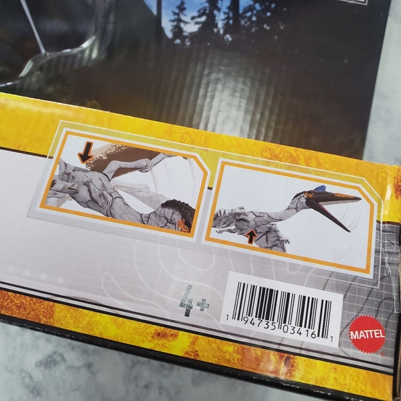 Jurassic World Massive Action Quetzalcoatlus Action Figure - Picture 3 of 9